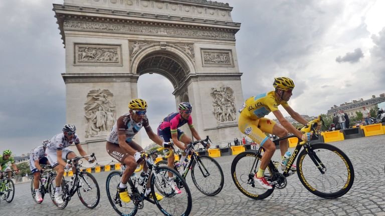 tour-de-france-2014-vincenzo-nibali-paris-champs-elysees-arc-de-triomphe_3320012